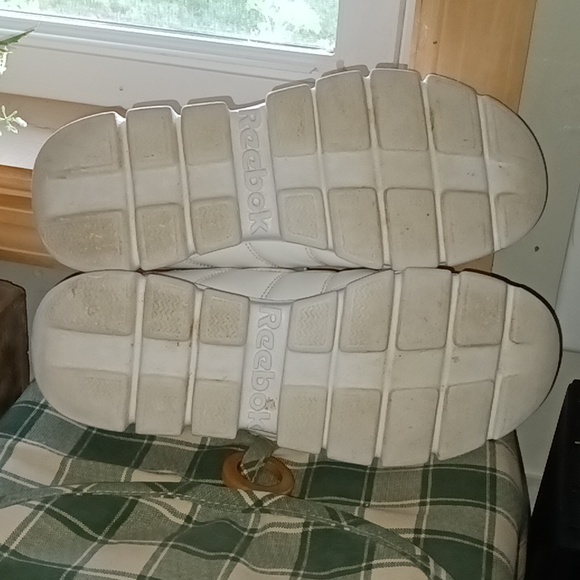 Clean! Ready To Wear Reebok Women's Leather Sneaker Shoes Size 8 - Picture 6 of 9